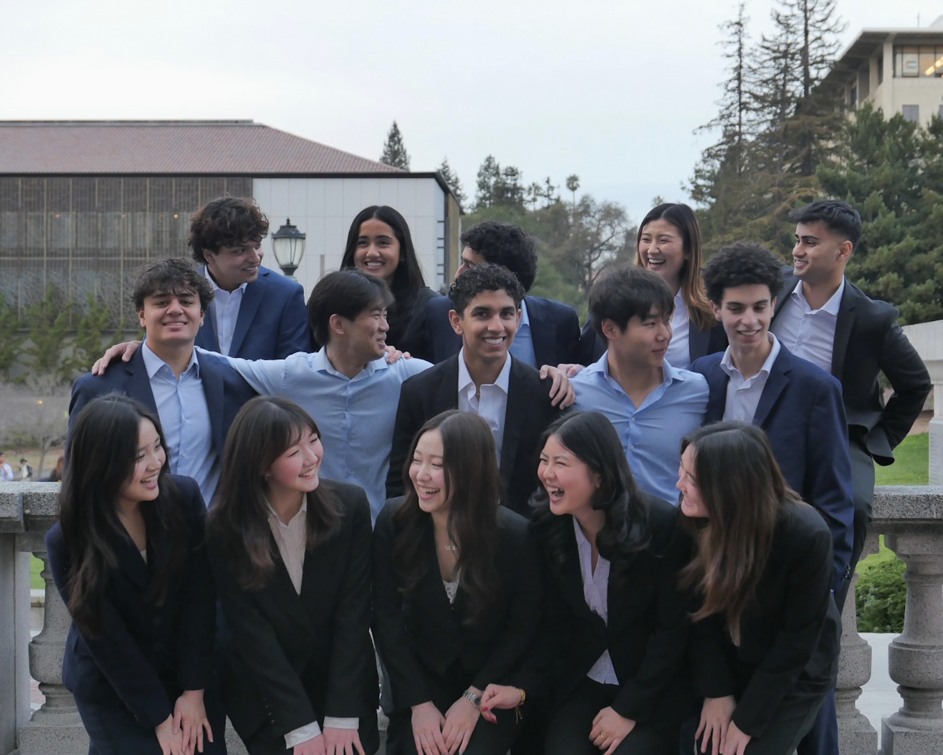 ビジネスフラタニティ“Alpha Kappa Psi”の仲間たちとの撮影会