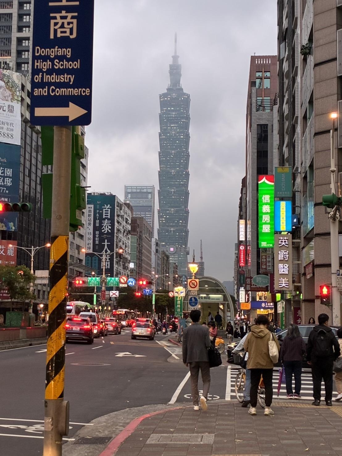 台北中心地である信義の街並みと台北101