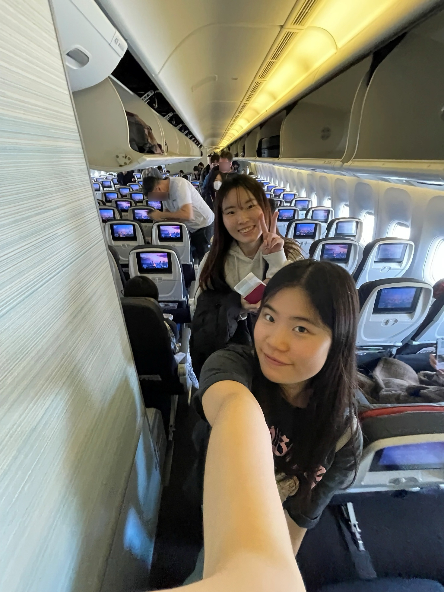 トロント大学の友人と帰国の機上の写真